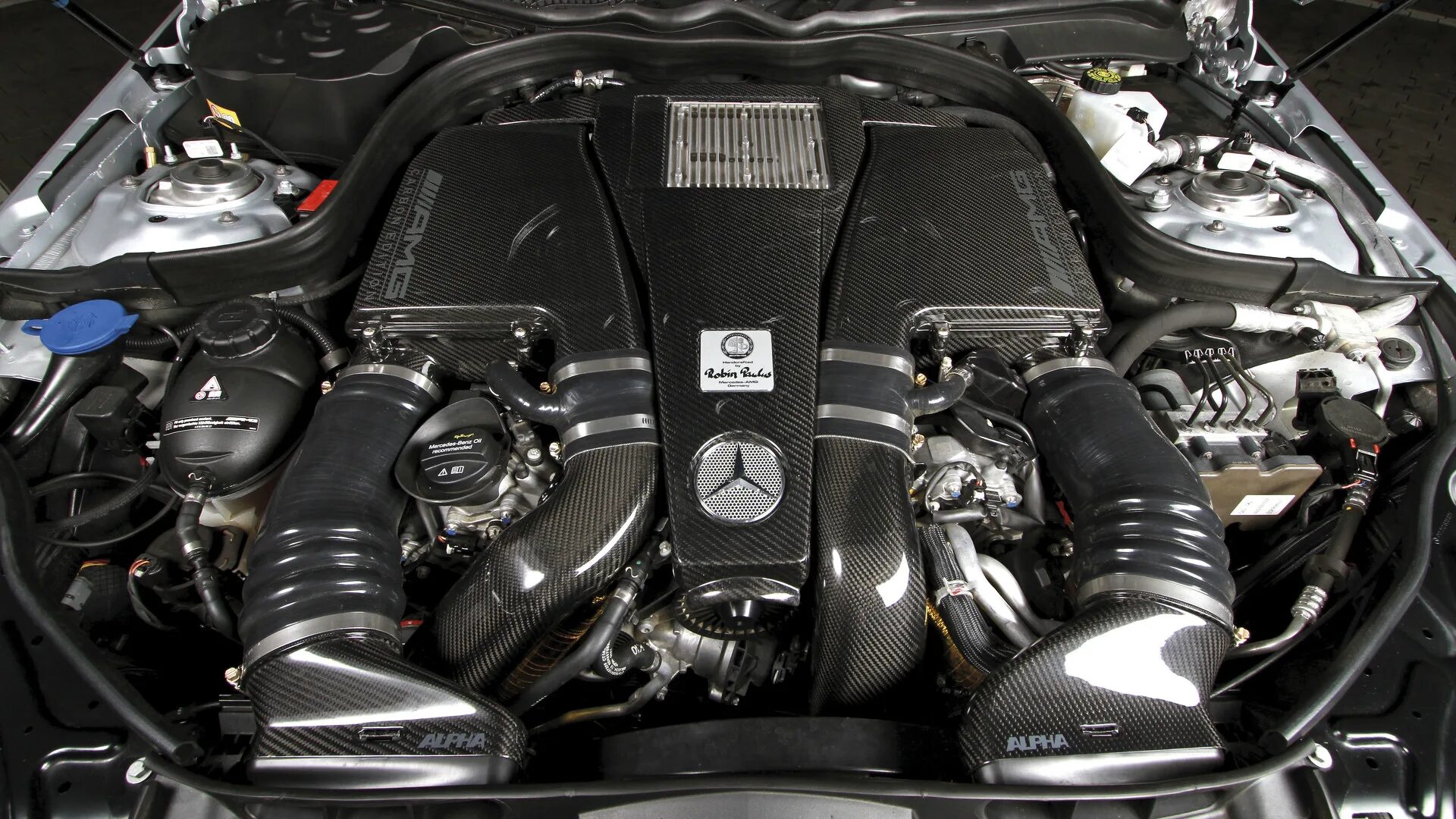 Mercedes e двигатели. Мотор е63 АМГ. Mercedes e63 мотор. Мотор на Мерседес е 63. Mercedes e63 AMG двигатель.