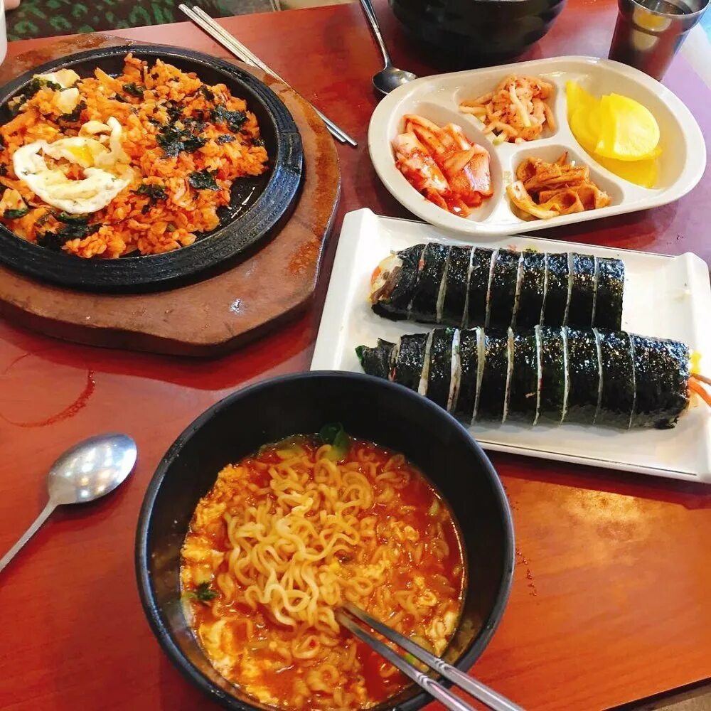 Корейский ужин. Корейская еда Джокбал. Корейский стол с едой. Корейские блюда Эстетика.