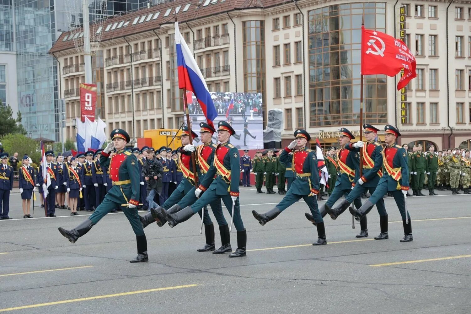 Парад победы состоялся. Парад. Парад Победы. Парад Победы в Туле. Знаменная группа на параде.