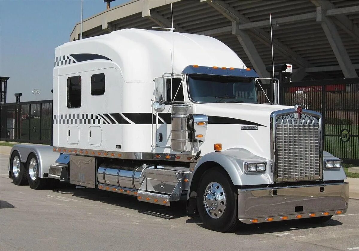 Как работает тягачи. Kenworth w900 спальник. американские тягачи кенворт. дальнобой кенворт w900. фредлайнер петербилт.
