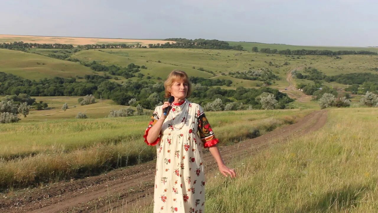 Я деревенская. Поет моя деревня. Село поет село живёт. Я деревенская песня. Автор сельской песни