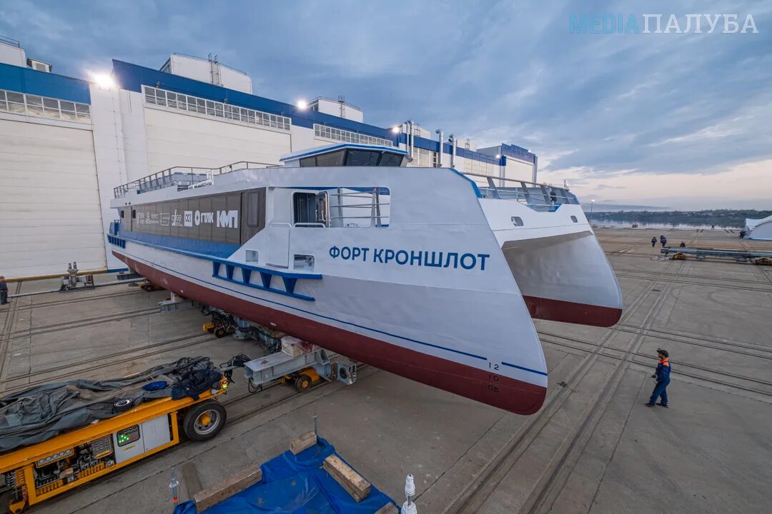 Катамаран котлин. Катамаран форт кроншлот. катамаран котлин 04580. скоростной пассажирский катамаран котлин.