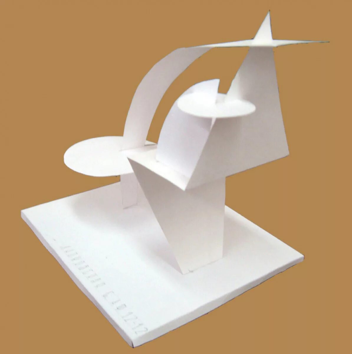 Объемно пространственная композиция из бумаги. Архитектурная композиция из бумаги. Глубинно-пространственная композиция в архитектуре. Архитектурная композиция из бумаги. Пространственная композиция из бумаги.