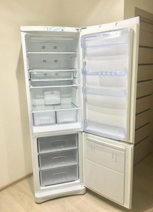 Купить индезит на авито. Индезит mb16r холодильник. Холодильник Индезит двухкамерный ноу Фрост 185 см.