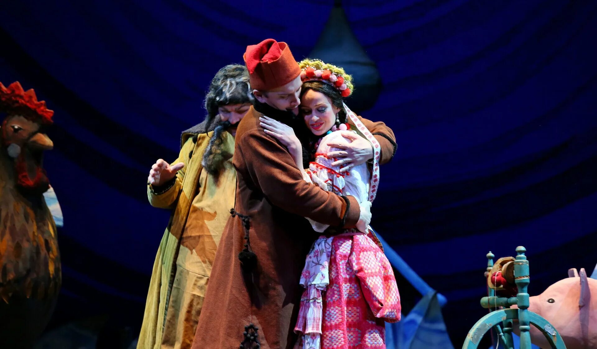 театр бабкиной ночь перед рождеством изба. ночь перед рождеством северский музыкальный театр. ночь перед рождеством римский корсаков. ночь перед рождеством театр сац. театр бабкиной ночь перед рождеством актеры.