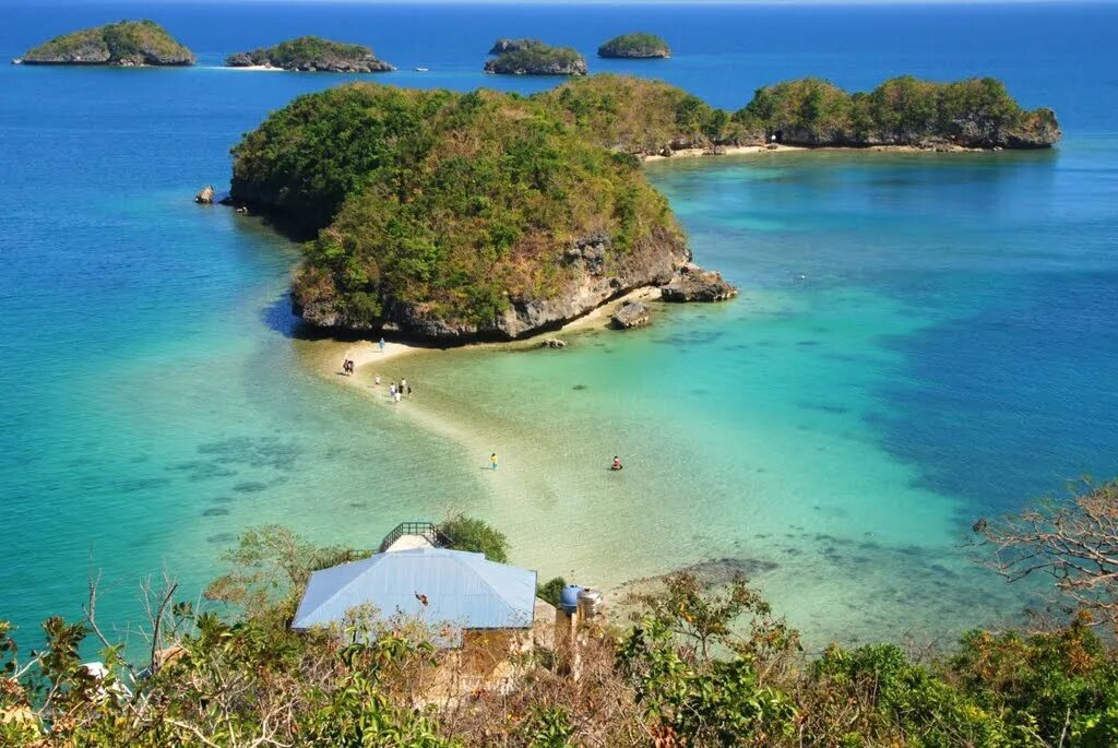 Separate island. Pangasinan Филиппины. Филиппины нац парк. Филиппины фото. Национальный парк СТО островов.