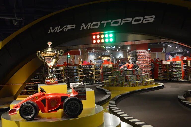 лубянка подарки. цдм на лубянке игрушки. лубянка подарки. центральный детский магазин в москве. детский мир здание на лубянке.