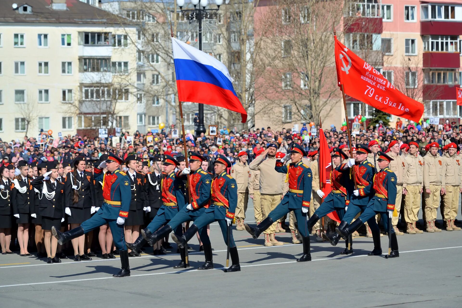 Южно-Сахалинск 9 мая. Парад 9 мая Южно Сахалинск. Праздничные мероприятия на 9 мая в России. Фото праздника в городе Южно-Сахалинске 9 мая. Канал победа южно