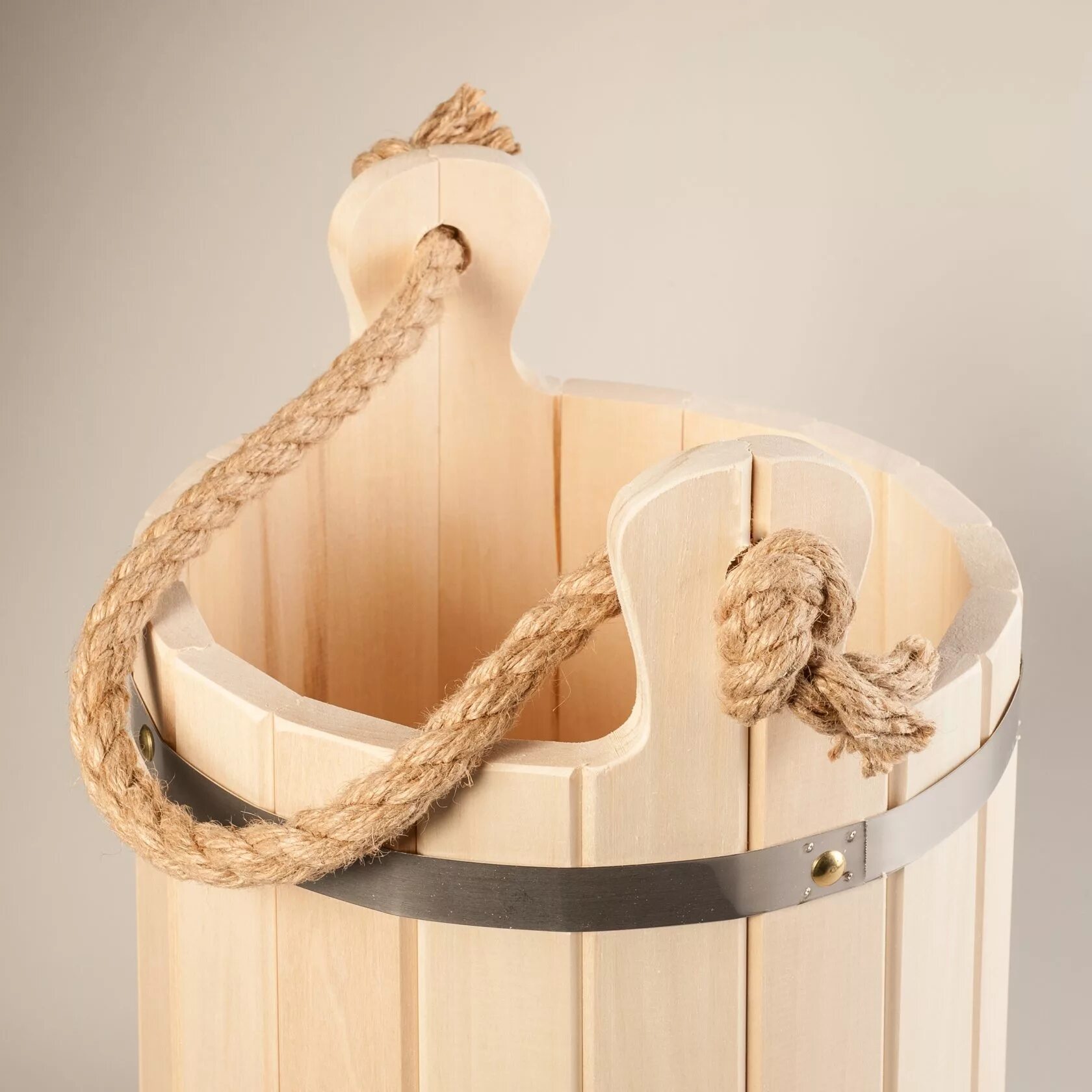 Деревянные изделия для бани. Аксессуары для бани и сауны. Деревянные тапки для бани. Аксессуары для бани из дерева. Аксессуары для бани из дерева.