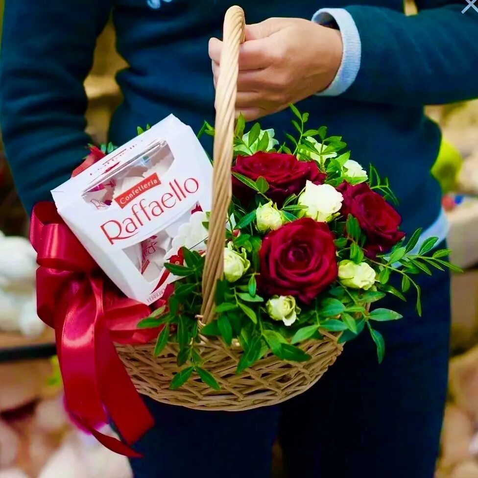 необычные букеты для женщин. цветы а подарок оригинально. креативный букет. интересные букеты. букет из купюр.