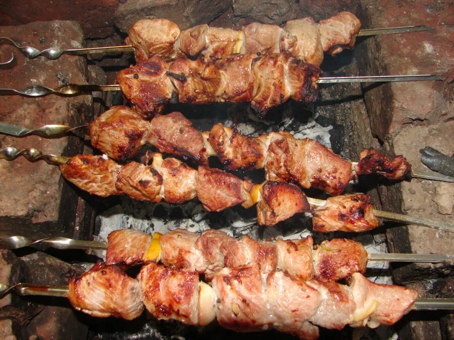 баня шашлык. баня шашлык. стол с шашлыком. картинки баня шашлык. шашлыки.