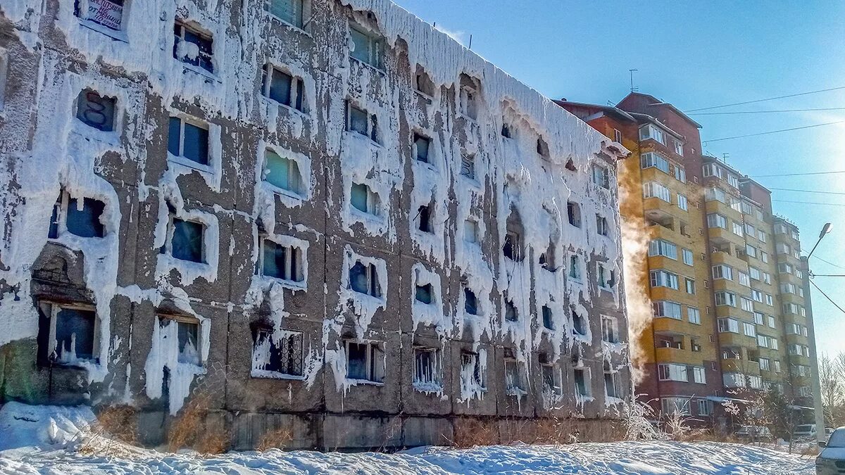 Расселения многоквартирного дома. Общежитие ИВАТУ Иркутск. ИВАТУ Иркутск заброшка. Аварийные здания Иркутск. Аварийные дома.