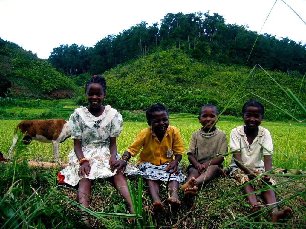 Особенности беднейших стран. Самая бедная Страна. Бурунди самая бедная Страна. Самая бедная нация в мире. Республика Мадагаскар нищета.