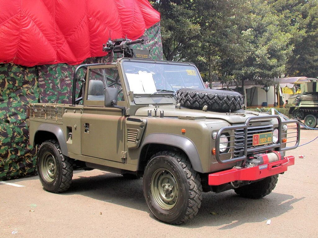 Land Rover Army. Дефендер b1920. Serbian Army Land Rover Defender. Land Rover Defender 2001 в Ираке. B defender