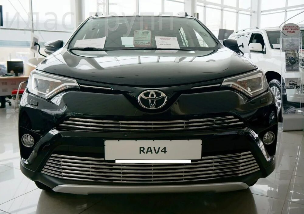 Запчасти тойота рав 4 4 поколения. Решетки RAV 4 2020. Решетка радиатора Тойота рав 4 2017. Тойота рав 4 2020 заглушки решетки радиатора. Хромированная решетка Тойота рав 4.