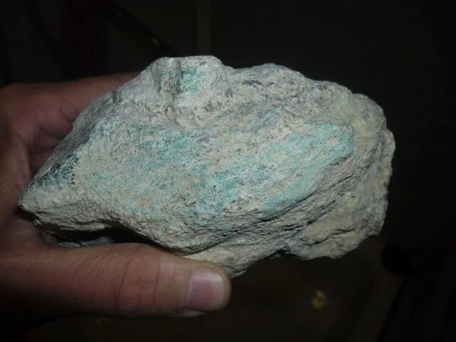 хитники. хита урала камень. хита урала. циркон с магнетитом. пиртим в карелии месторождение.