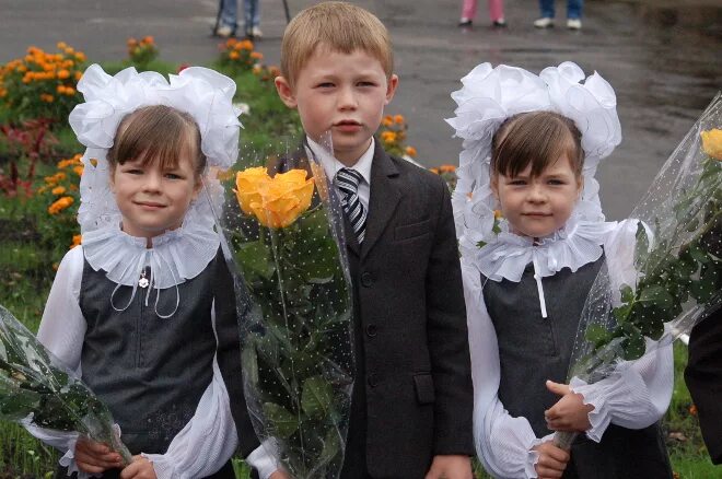 Фото девочек первоклашек на 1 сентября. Красивые первоклашки. Школьные праздники. Красивые первоклашки. Прическа для первоклассницы на 1 сентября.