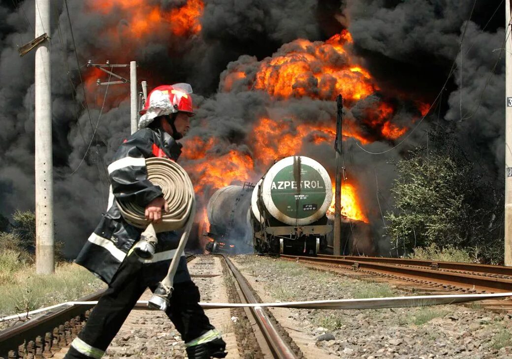 Пожары взрывы на транспорте. Пожары на Железнодорожном транспорте. Тушение пожара на железной дороге.