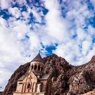 Храм в горах армении