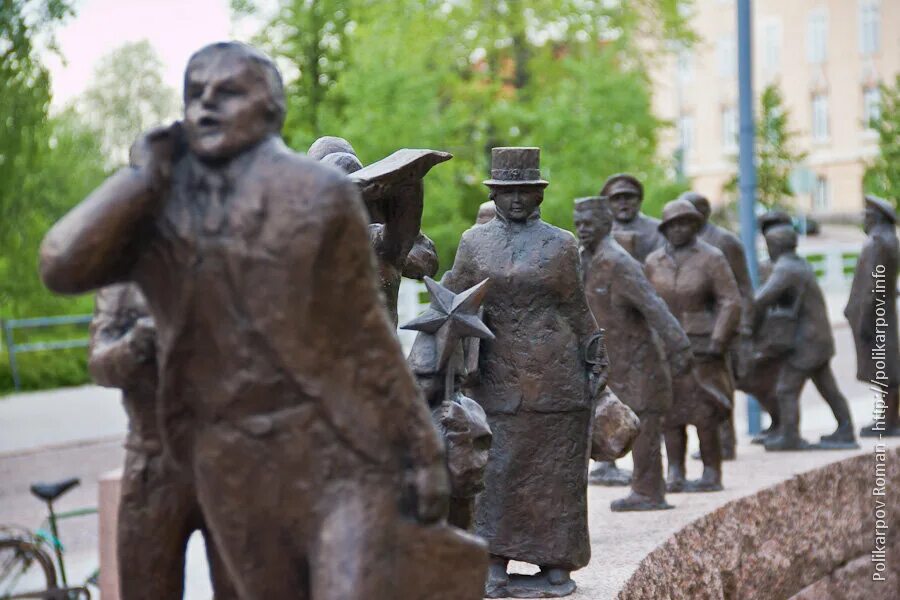 Памятники финляндии. Памятник в финляндии-baran. 100 лет финской демократии памятник. иломантси финляндия памятник.
