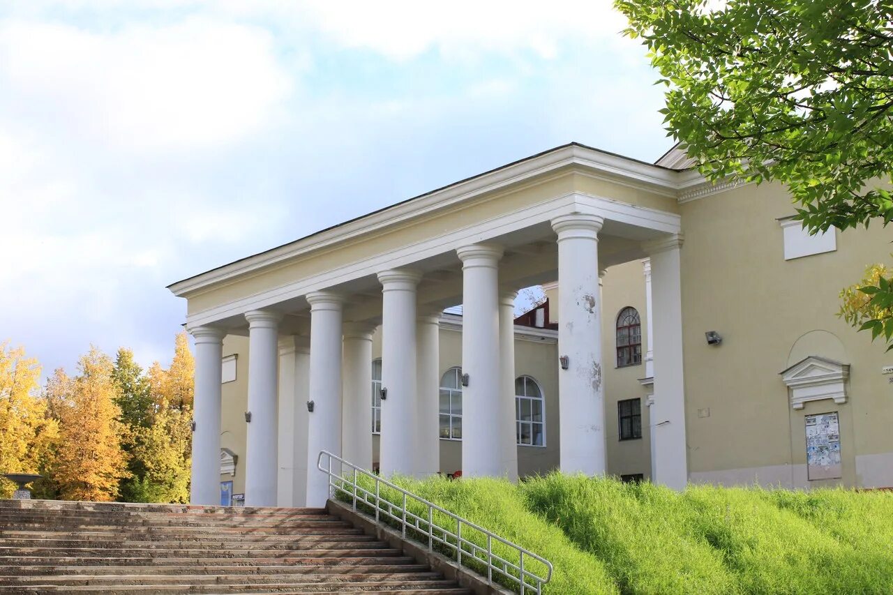 Театр березники. Кдц березники. Драматический театр березники. Театр березники. Драмтеатр в березниках.