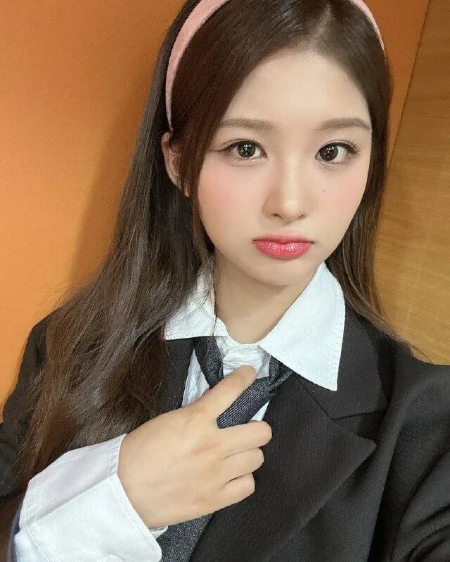 Mixed idols. Dlwlrma актриса. Riri nanatsumori devpailon. даниэль нью джинс волосы. кореянки 2022.