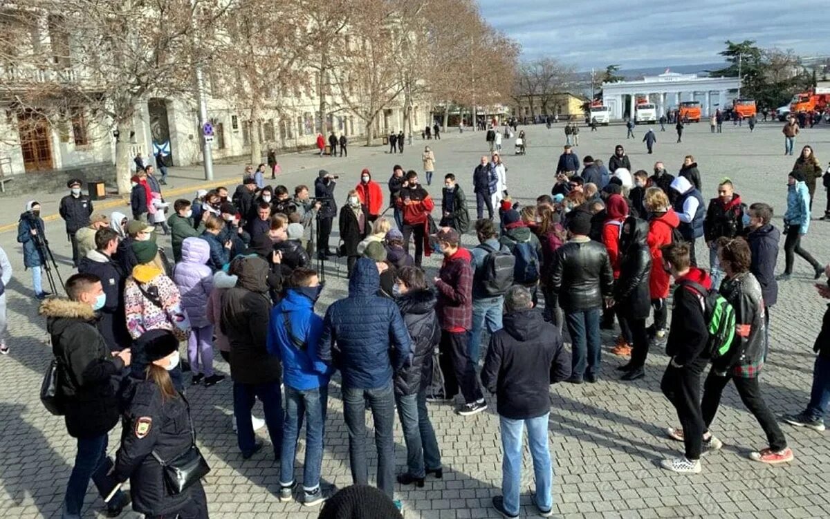 Митинг в Севастополе. Митинг площадь Нахимова в Севастополе 2014. Площадь Нахимова митинг. Митинг Навального в Севастополе. Организовать протест