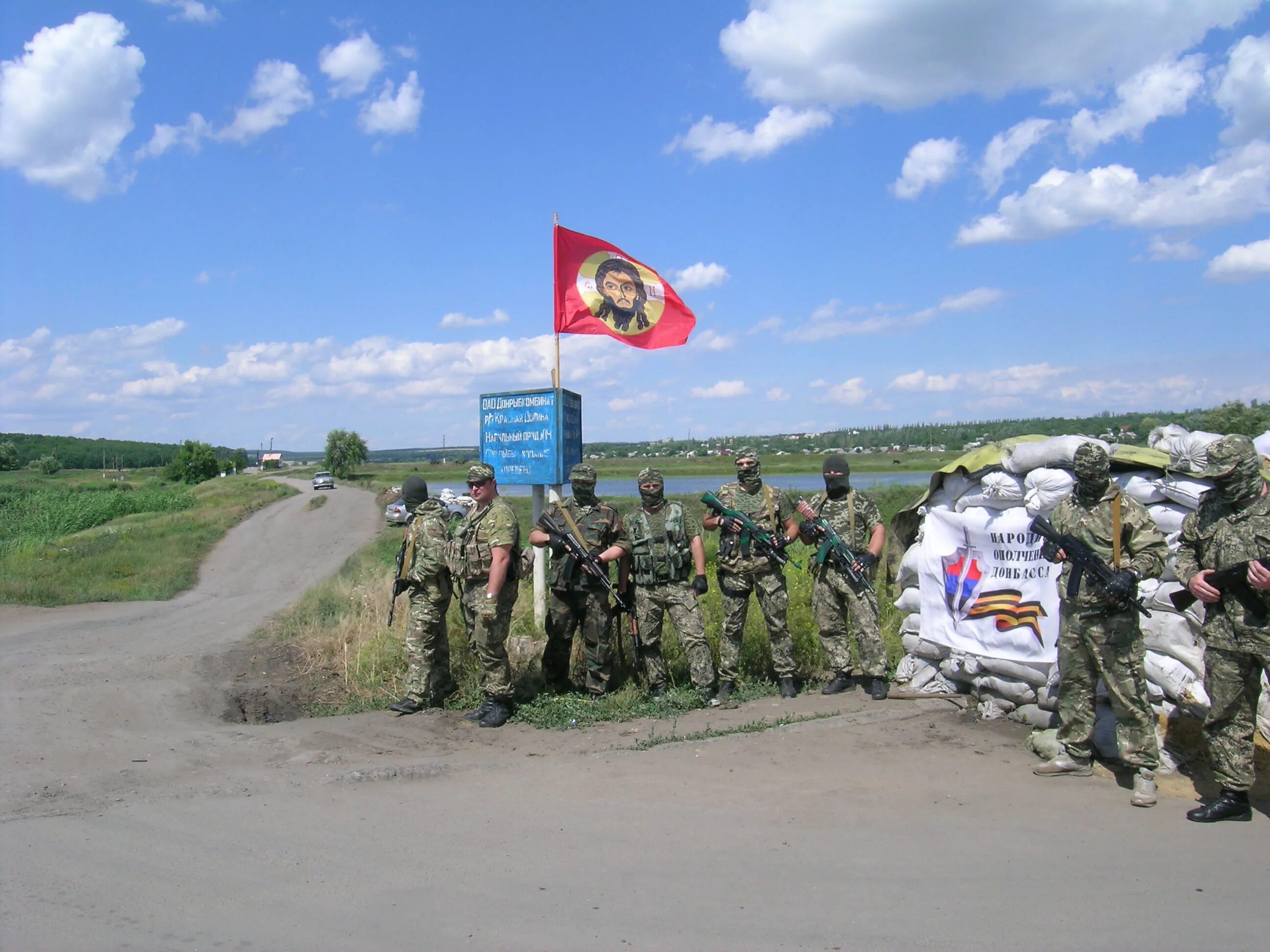 Знамя спас Нерукотворный на Донбассе. Флаг Спаса Нерукотворного Донбасс. Российская армия под флагом Спаса Нерукотворного. На Донбассе со стяг со Спасом. Период новороссии