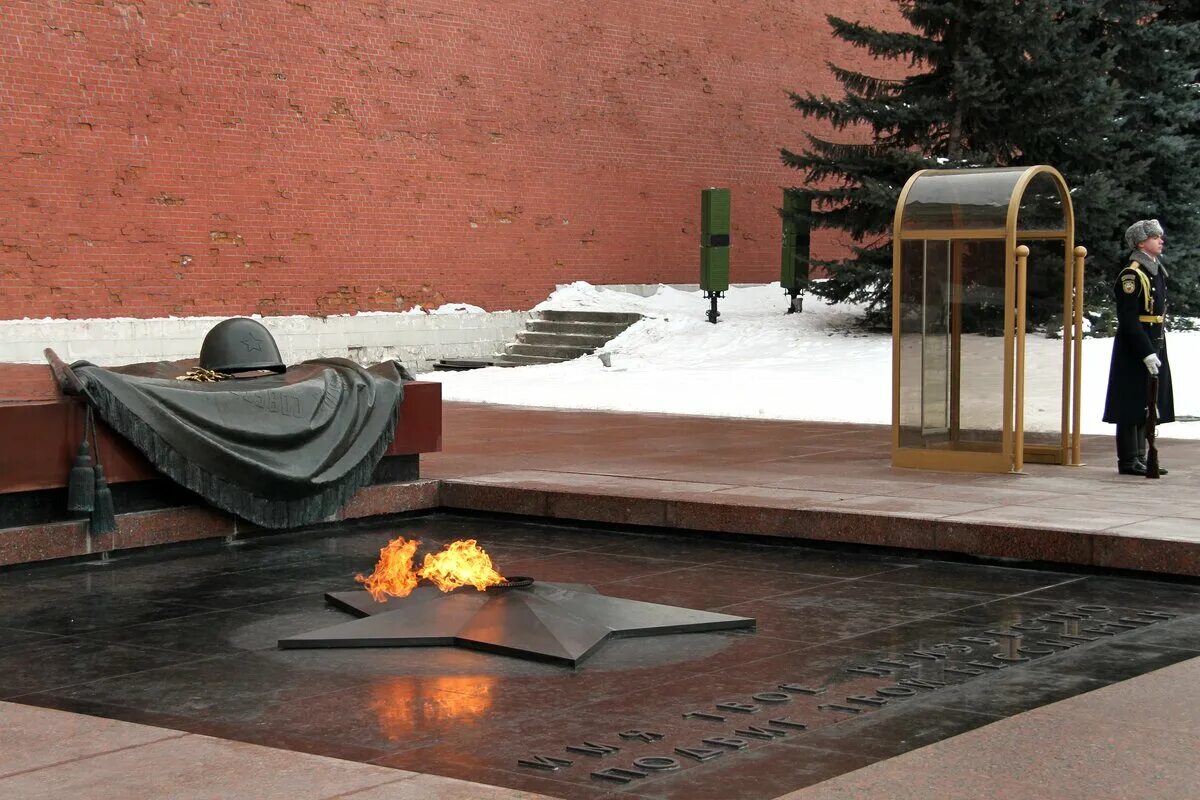 Памятник неизвестному солдату вов 1941-1945. Москва вечный огонь могила неизвестного солдата. Вечный огонь на могиле неизвестного солдата. Москва вечный огонь могила неизвестного солдата. Обелиск неизвестного солдата.