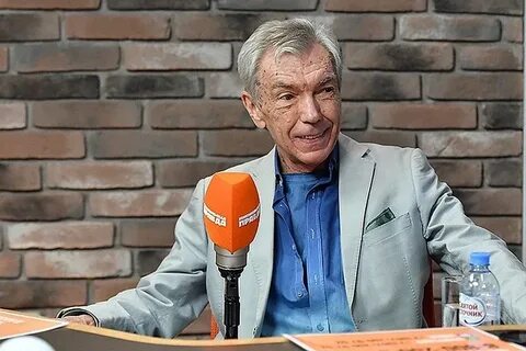Сколько лет ведущему утренней почты