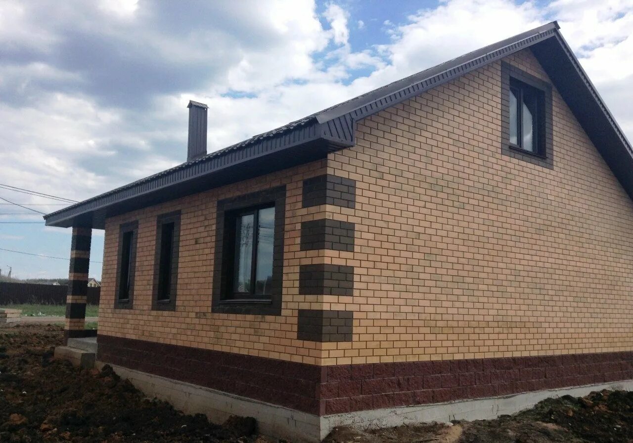 Одноэтажный дом из облицовочного кирпича. Одноэтажный кирпичный дом 80 кв.м. одноэтажный кирпичный дом 70 кв.м. дом из кирпича одноэтажный 80 кв м. одноэтажный дом облицованный кирпичом.
