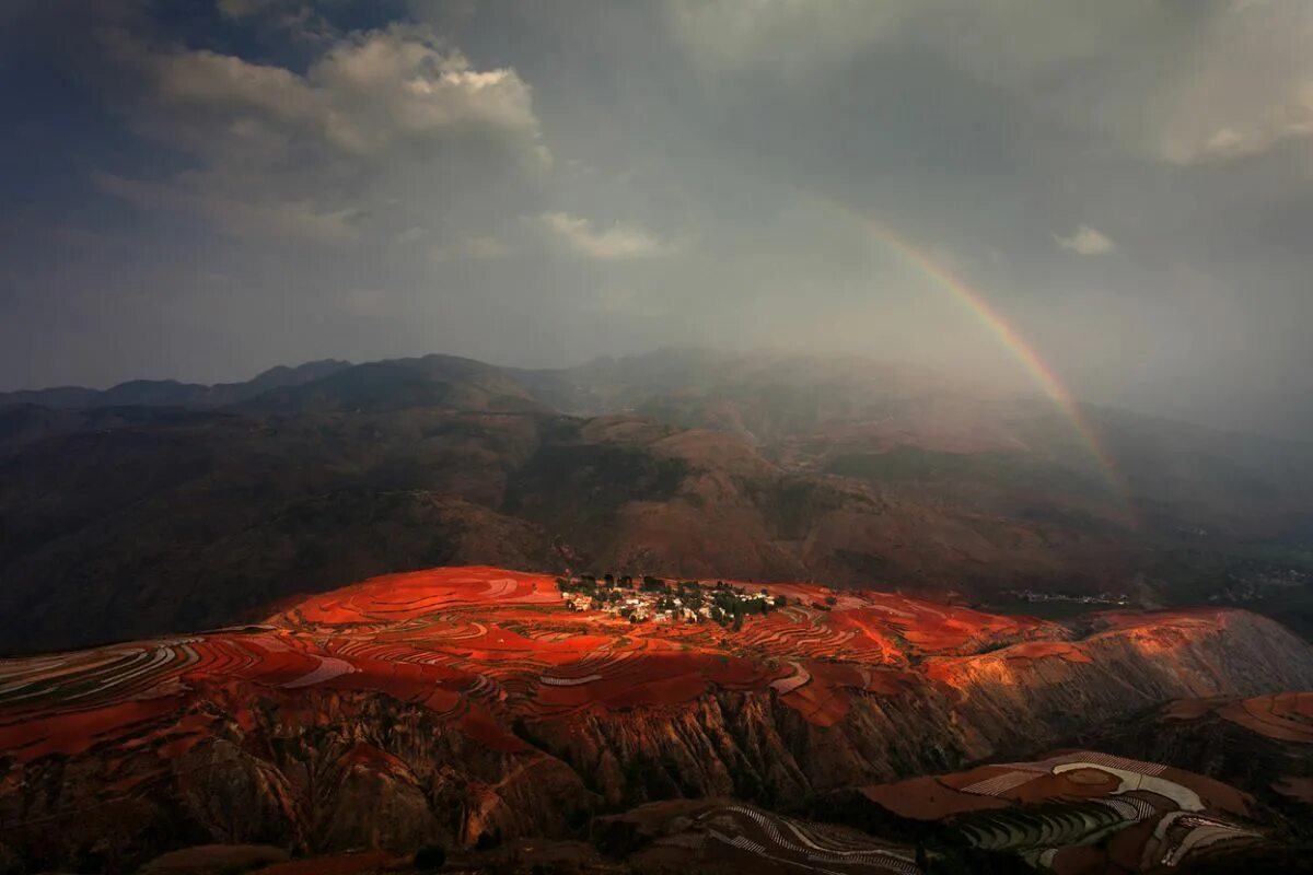 Красная земля. Лучшие фотографии. National Geographic фотографии. Лучшие фотографии National Geographic.