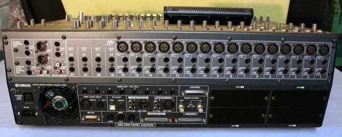 Yamaha o2r. Yamaha 02r япония. Микшер yamaha 02r. Roland vs-1880. Микшер yamaha 02r.