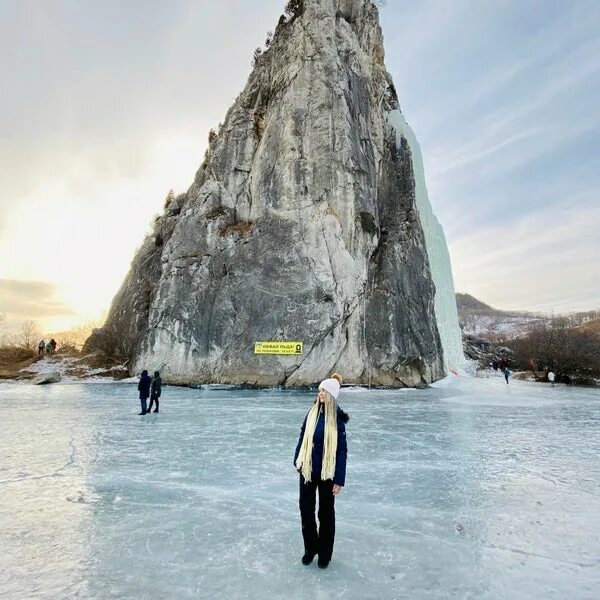 Скала пржевальского приморский край екатериновка. Скала пржевальского приморский край. Горы пржевальского приморский край. Скала пржевальского. Скала пржевальского приморский край екатериновка.