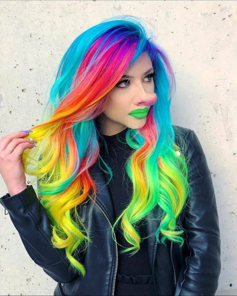 Рядом с цветным. Рейнбоу с разноцветными волосами. Красивые волосы разноцветные. Красивые яркие волосы. Яркое окрашивание волос.