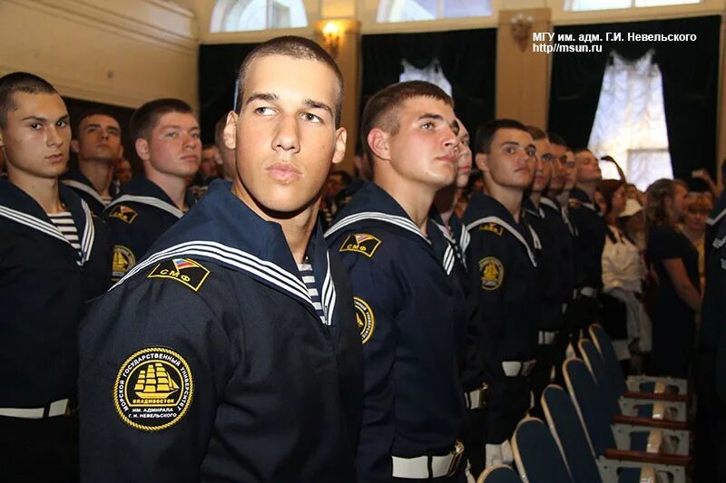 Мгу им г и невельского. Форма МГУ Невельского. Офицеры МГУ Невельского. МГУ им. адм. Г.И. Невельского. Шинель МГУ Невельского.