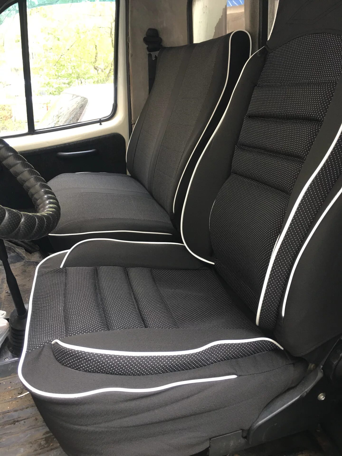 Чехлы сидений газ 3302. Газ 3302 чехол. Авточехлы газель некст 3 места. Чехлы gaz газель next. Чехлы газель 3302 экокожа.