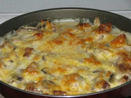 Свинина с грибами и сметаной в духовке