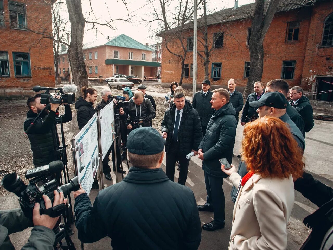 Срочные новости курска сейчас. Курск встреча губернатора сегодня. Администрация Курской области на Гайдара. Новости Курска сегодня. Курск новости на сегодняшний день.