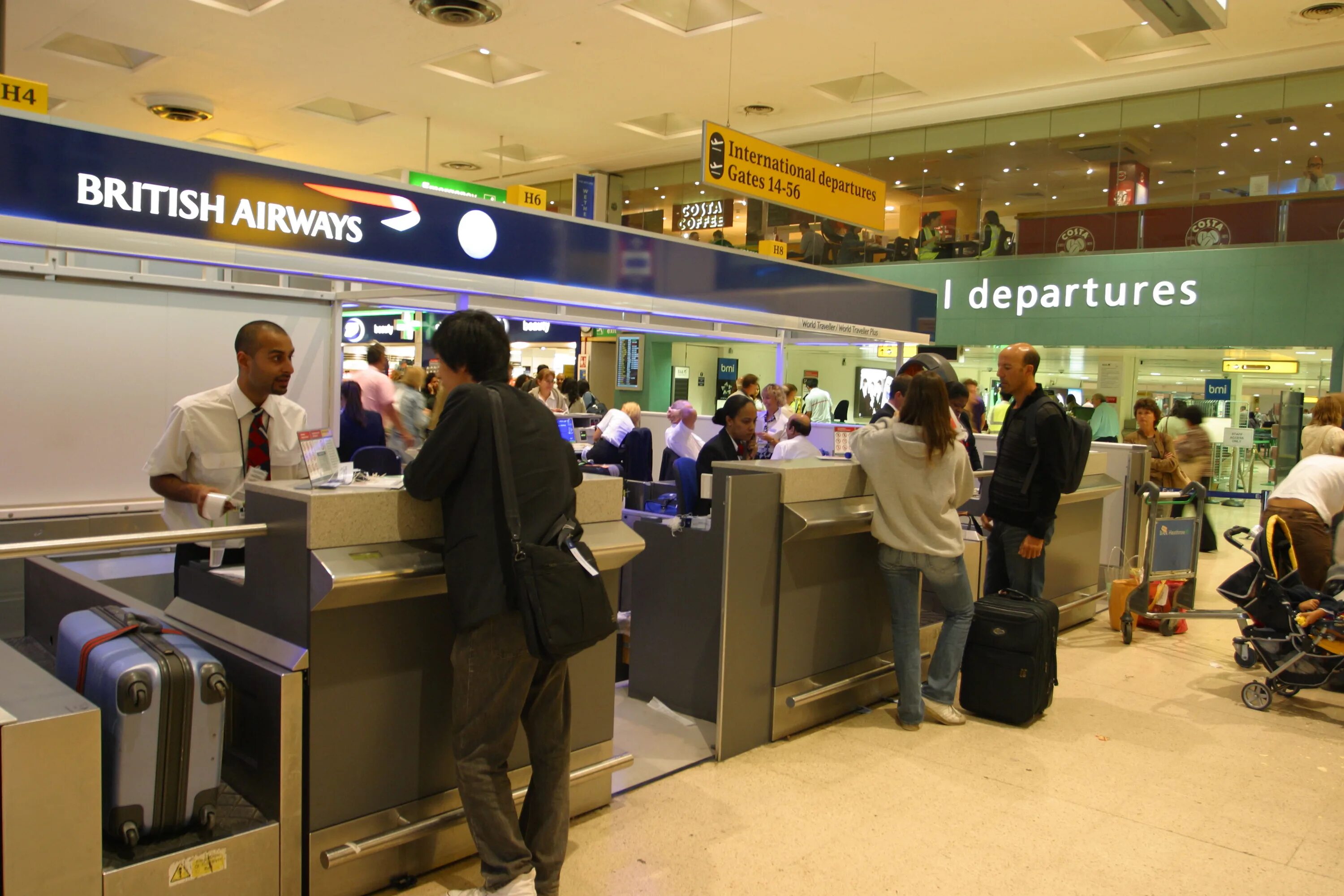 Airport check in Desk. Check out в аэропорту. Check in at the Airport. Check in Counter at the Airport. Departure check