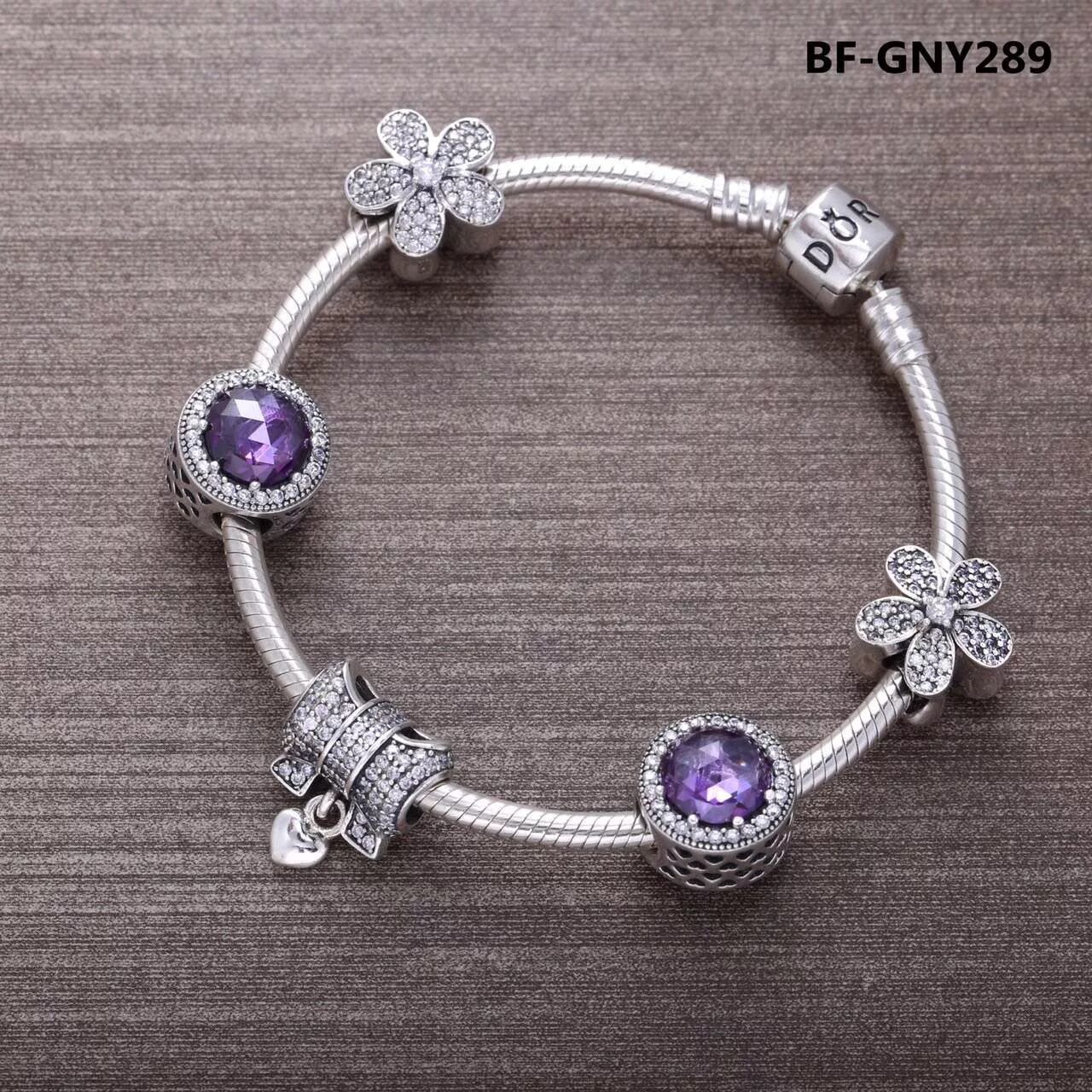 Pandora usa. Pandora at0407. Браслет пандора essence. Браслет пандора шарики моментс. Серебряный шарм pandora 798081.