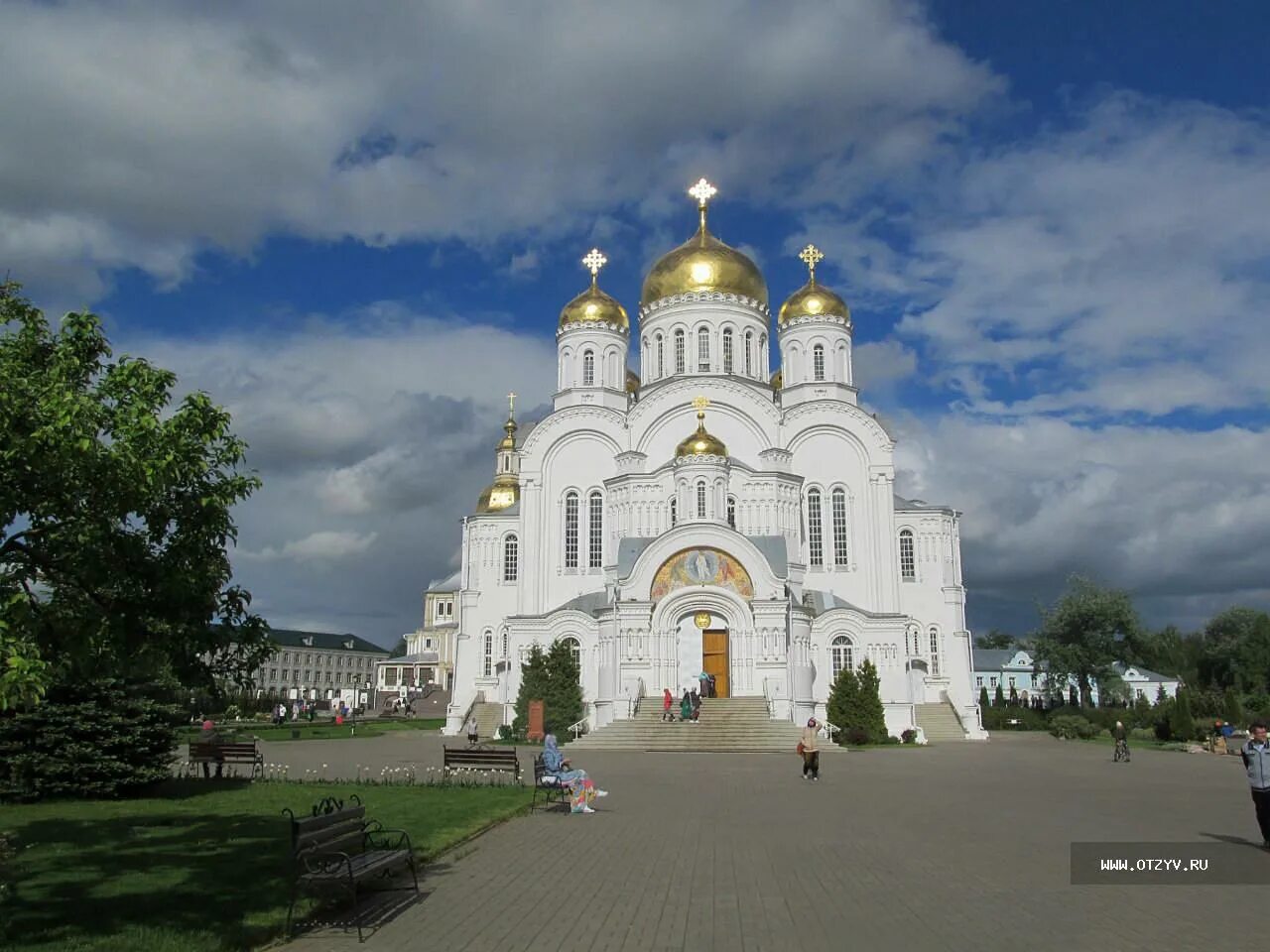 Дивеево свято дивеевский монастырь. Дивеево Серафимо-Дивеевский. Свято-Троицкий Серафимо-Дивеевский женский монастырь. Дивеево Свято Троицкий Серафимо Дивеевский монастырь.