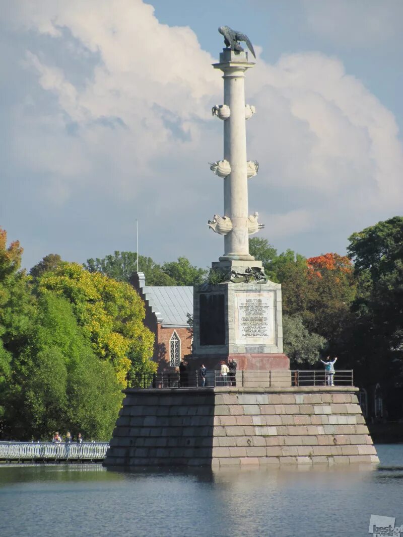 Чесменская колонна в царском. Чесменская колонна в Царском селе. Ростральная колонна Екатерининский парк. Чесменская колонна Антонио Ринальди. Чесменская колонна в Екатерининском парке.