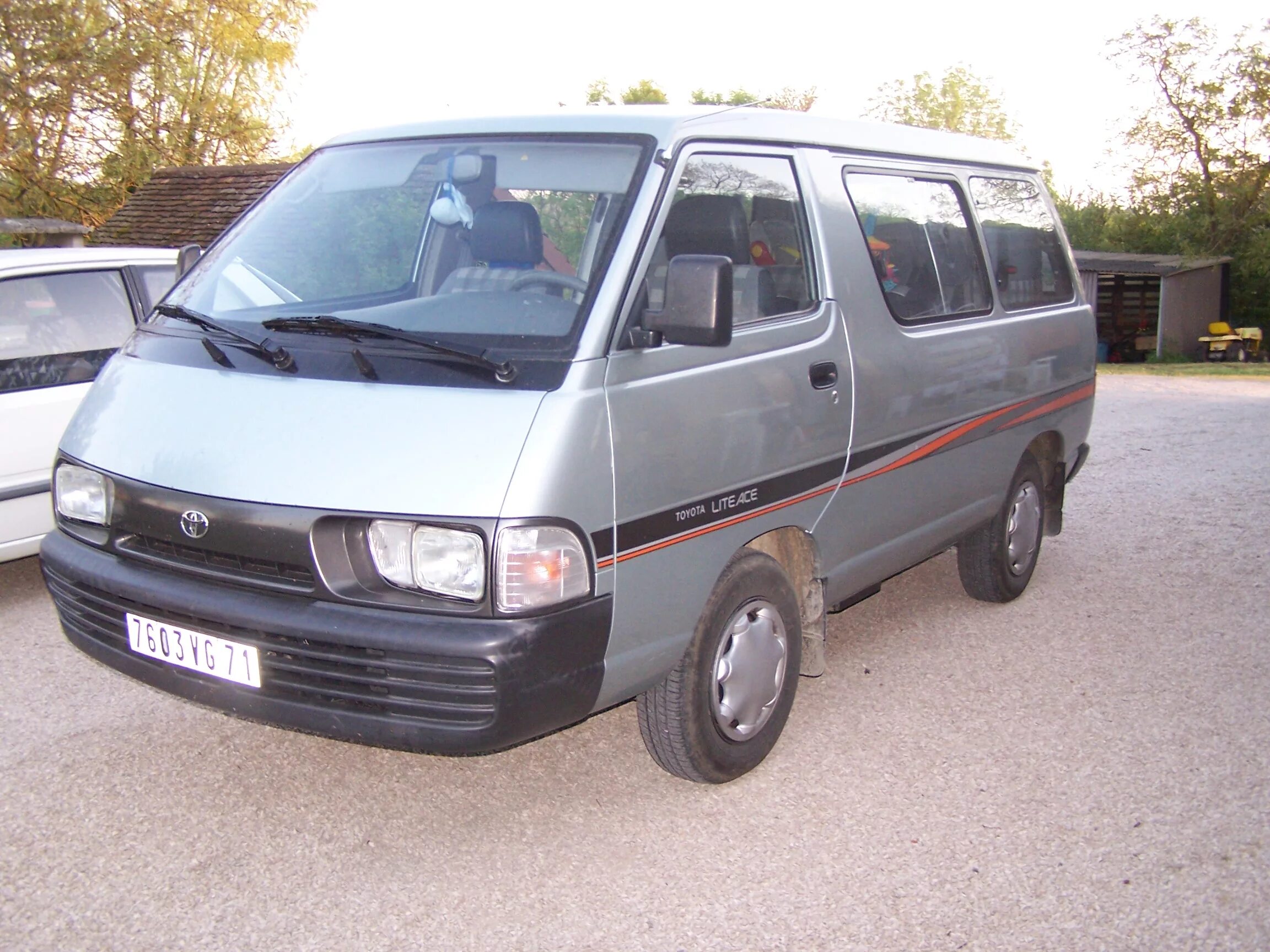 Тойота таун айс 3. Toyota Lite Ace. Toyota Lite Ace 1991. Toyota Lite Ace DX. Toyota Lite Ace, 1991 год.