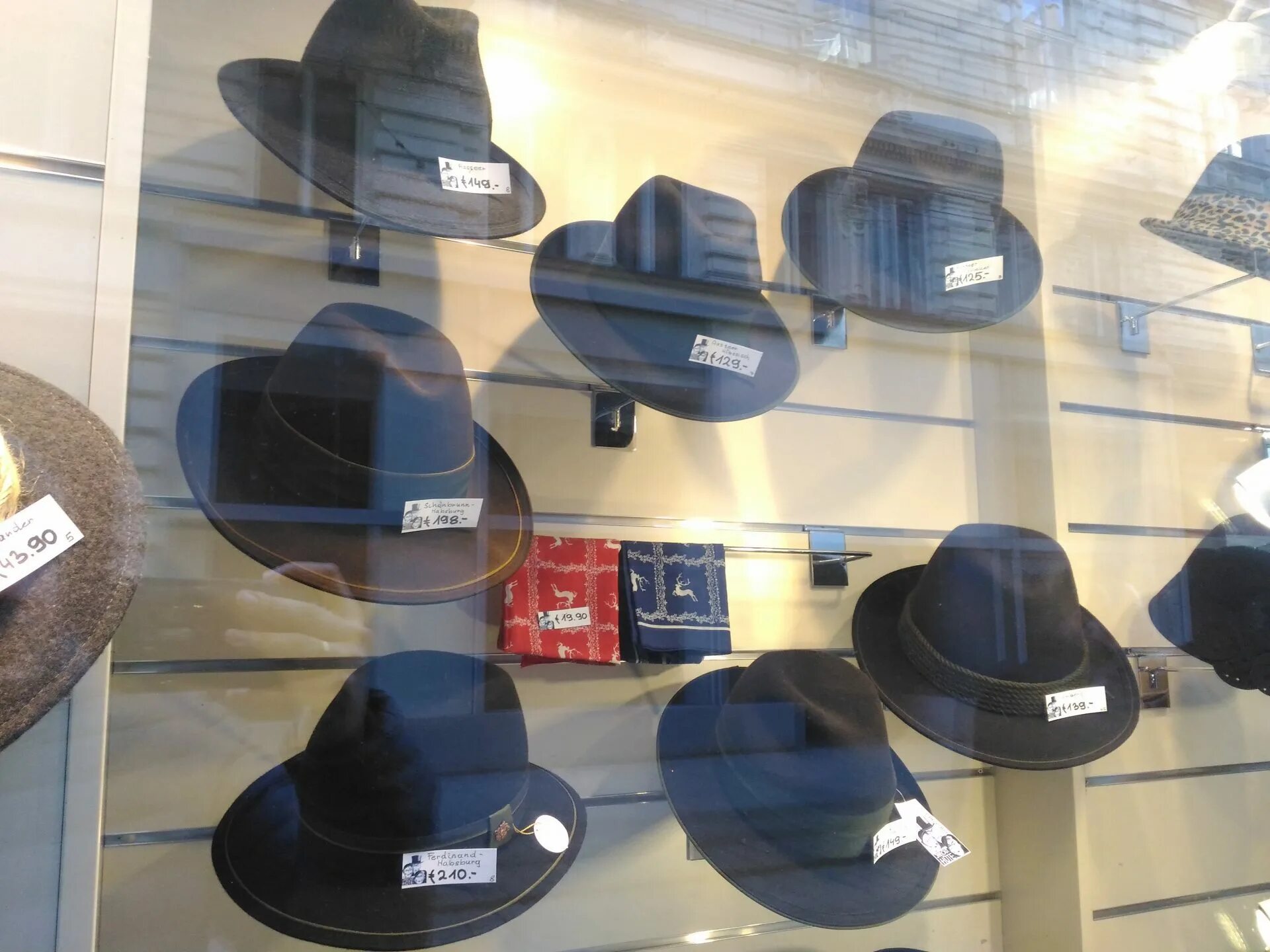 Hat shop. Магазин шляп. Дело в шляпе магазин. Дело в шляпе магазин Вологда. Магазин шляп Кенго.