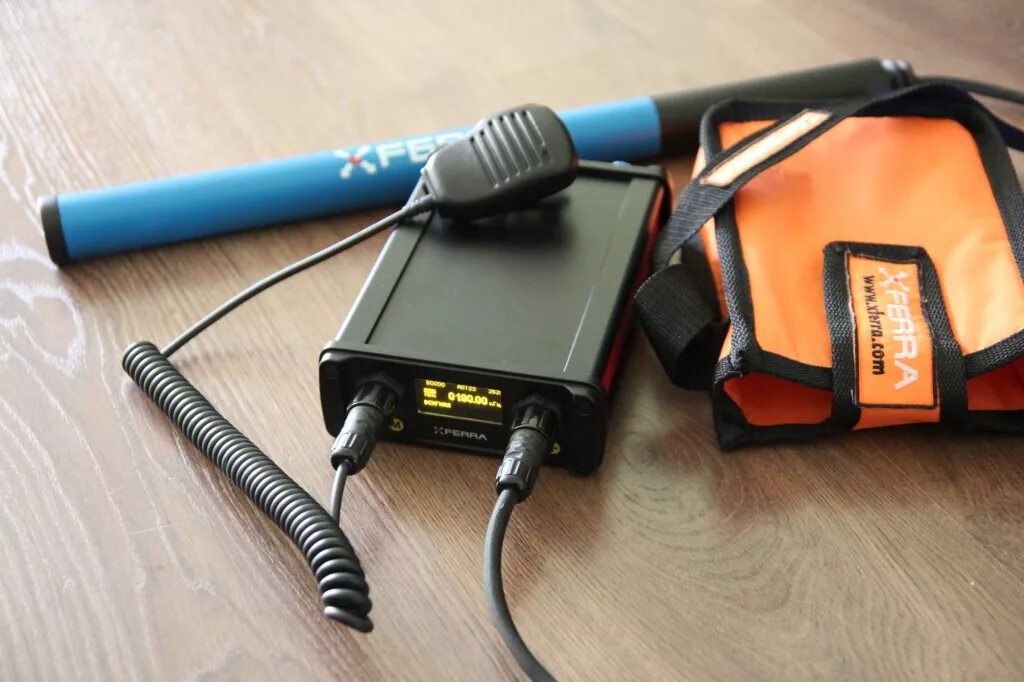 рации. пожарный с рацией на пожаре. рация мчс. пожарник с рацией. рация станция.