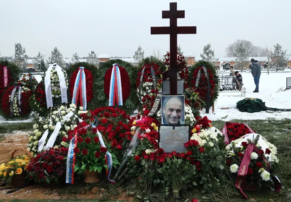 На каком кладбище похоронили навального. Могила малявиной валентины на троекуровском кладбище.