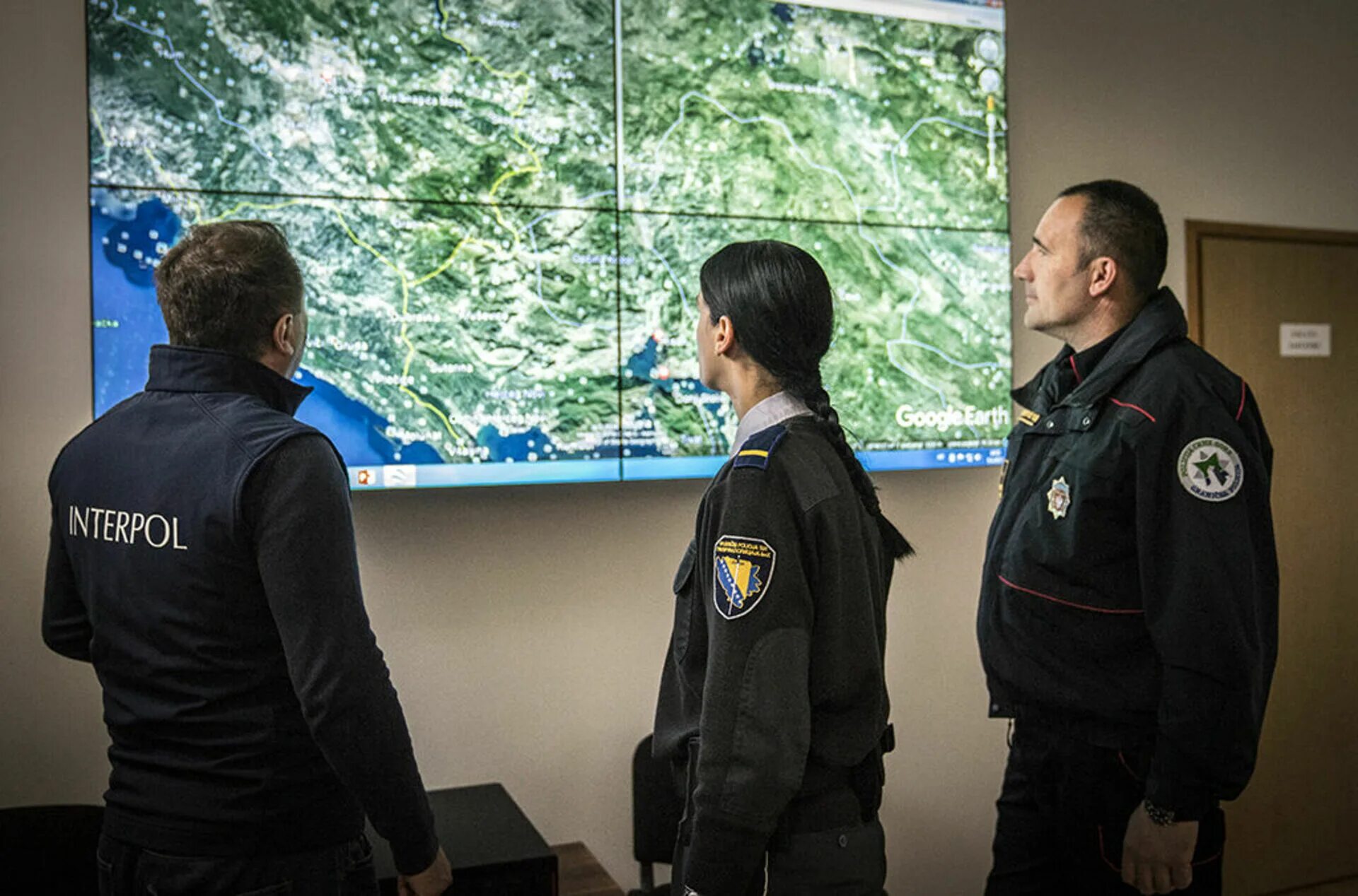 Международная организация международной полиции интерпол. Международная организация уголовной полиции (интерпол). международный розыск интерпол. сотрудники нцб интерпола. интерпол бойцы.
