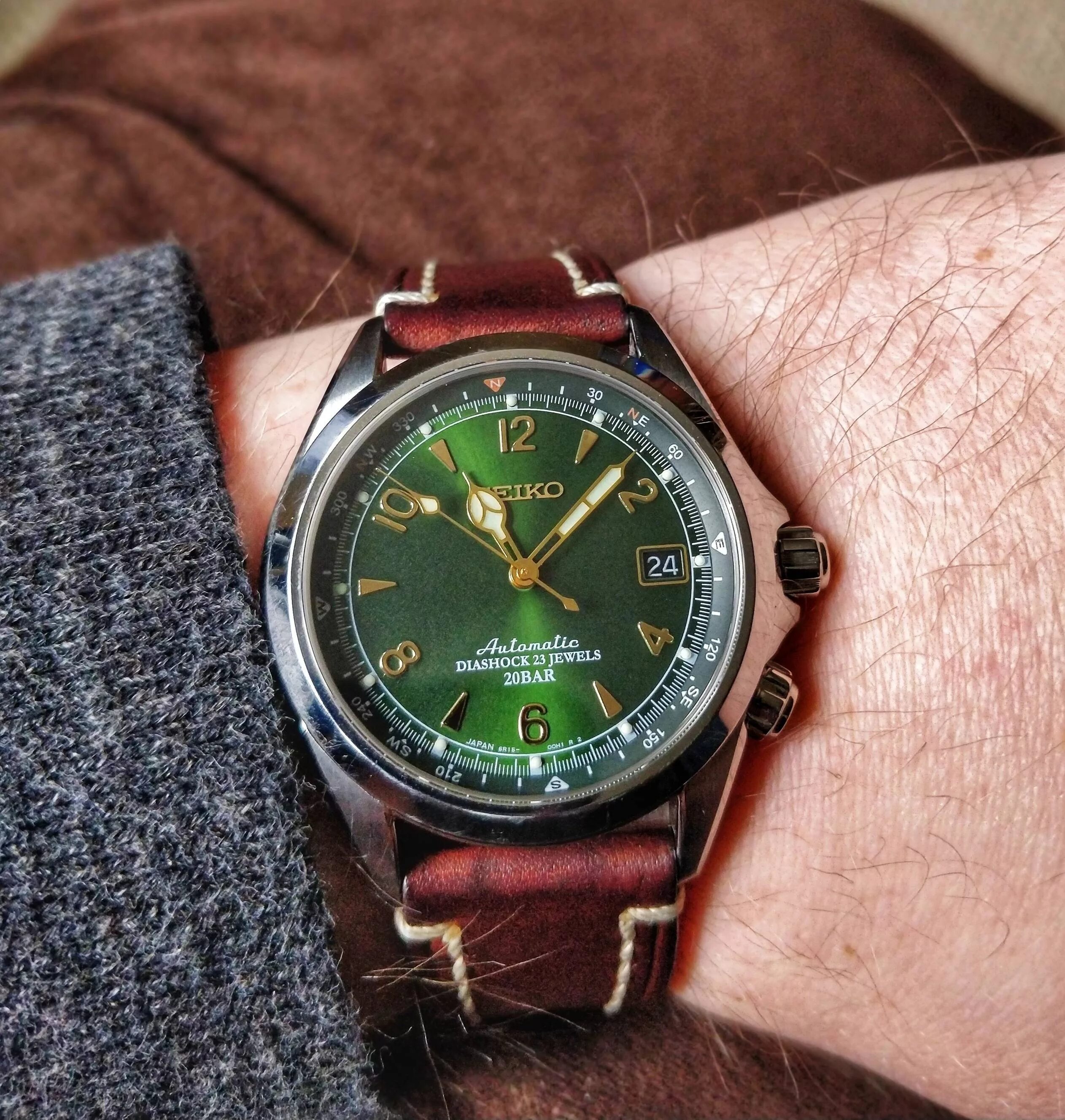 Сейко альпинист купить. Seiko Alpinist sarb017. Seiko Alpinist зеленые. Часы Seiko Alpinist 2020. Часы Seiko Green Alpinist.