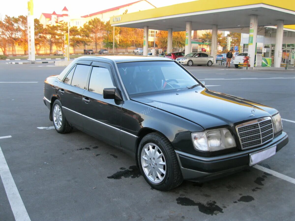 Mercedes 1992. Мерседес е класс 1992. Мерседес 1992 года. Мерседес-Бенц е-класс 1992 год. Mercedes e класс 1992.